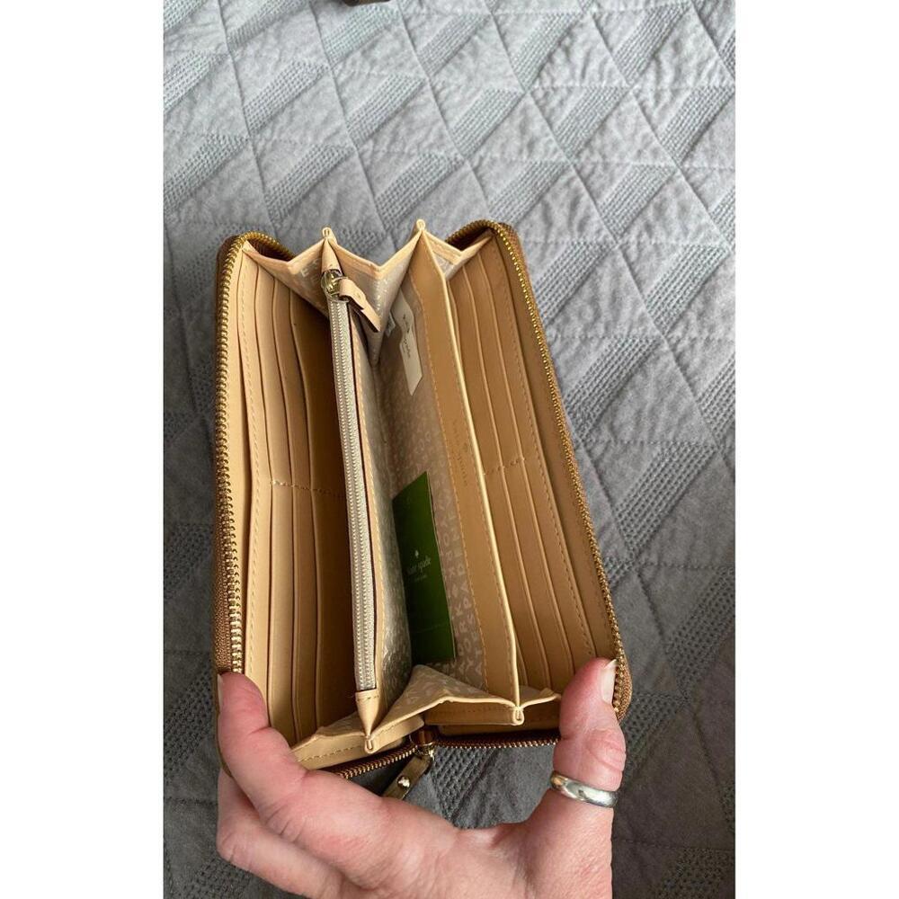 Kate Spade wallet - Picture 4 of 6